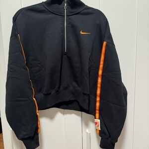 NIKE embroidered cropped sweatshirt!